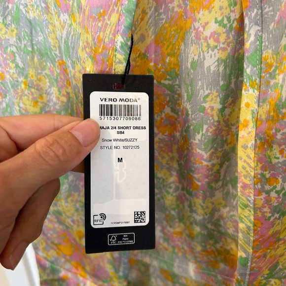 Vero Moda satin mini dress with ruched detail pastel floral - Picture 8 of 8